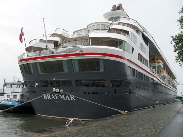 Cruiseschip ms Braemar van Fred Olsen aan de Parkkade Rotterdam